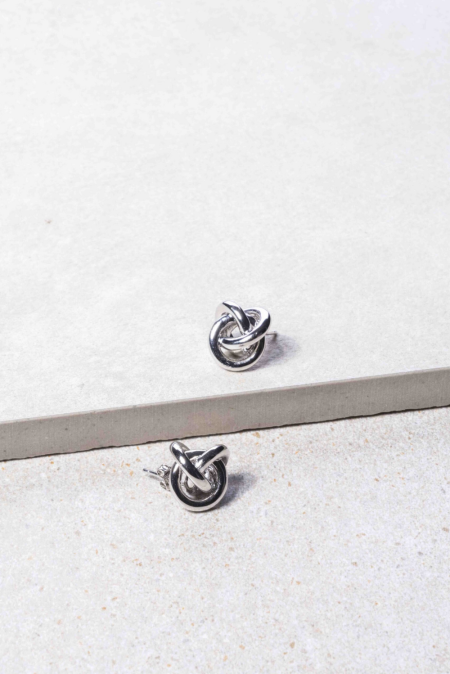 Souvenirs De Pomme oorbellen Dolly Knot Shortie T247 silver