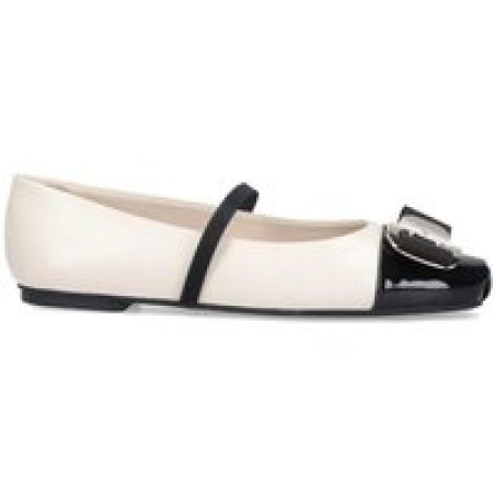 - Cream Flat Shoes With Glossy Black Toe Cap in beige