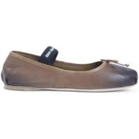 - Gradient Brown Lamb Leather Ballet Flats With Bow in bruin