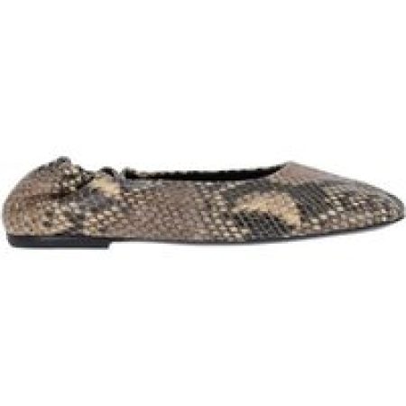 - Leather Ballerinas – Beige in beige