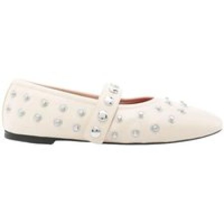 - Cream Pointed Toe Low Flat Shoes in beige