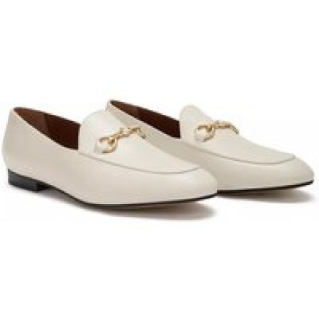 Isabel Bernard Loafers & ballerina schoenen - Vendôme Fleur calfskin leather loafers in beige