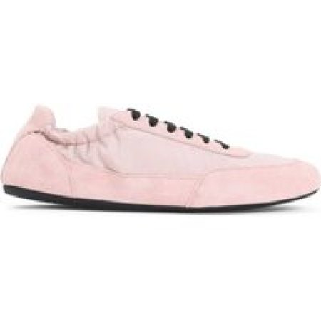 Prada Low-Top Sneakers - Soft Calf Leather Sneakers With Engraved Logo in roze