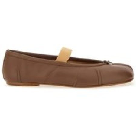 - Tabi Ballerina Flats With Split Toe Design in bruin