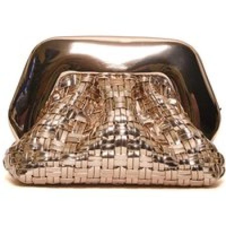 Themoirè Clutches - Woven Clutch With Glossy Metallic Frame in goud