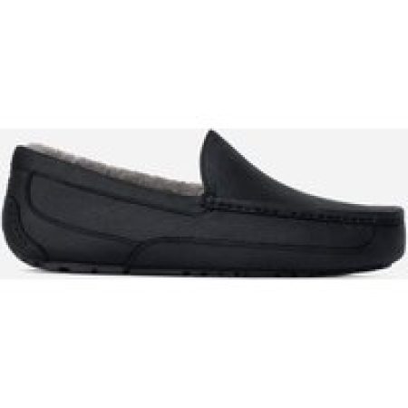 UGG® Ascot in Black