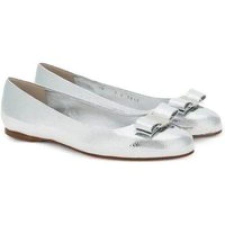 Salvatore Ferragamo Loafers & ballerina schoenen - Vara Bow Silver Ballet Flats in zilver