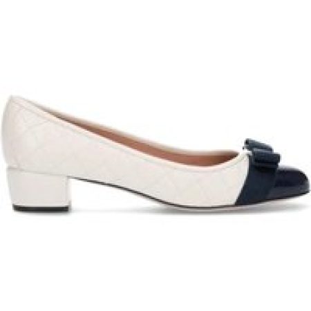 Salvatore Ferragamo Hoge hakken - Quilted Vara Pumps – White in wit