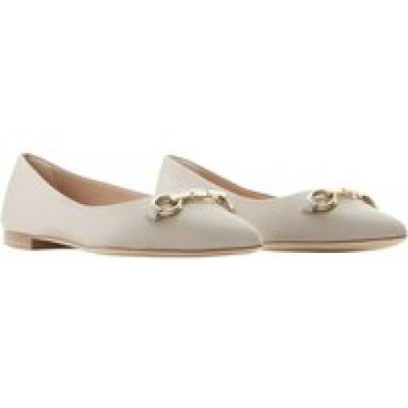 Isabel Bernard Slippers - Vendôme Elita Calfskin Leather Ballerinas in beige