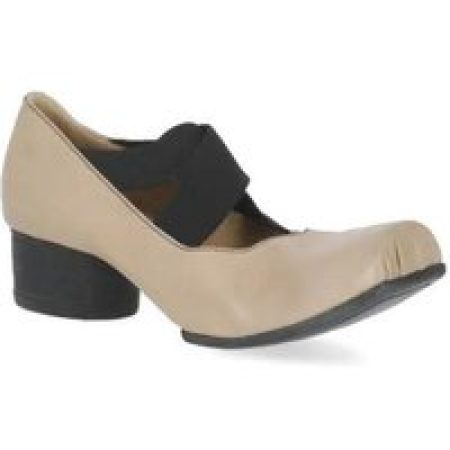 Uma Wang Loafers & ballerina schoenen - Leather Heeled Ballet Shoes in beige