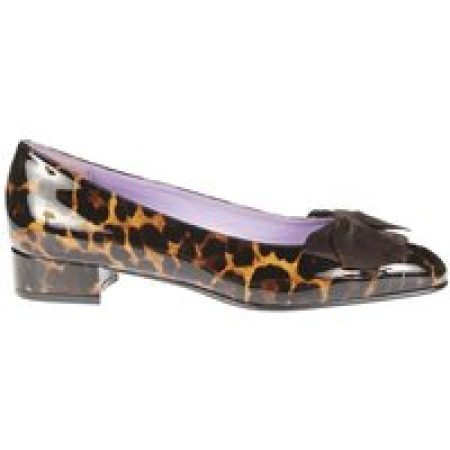 - Leopard Print Suede Flats With Glossy Finish in bruin