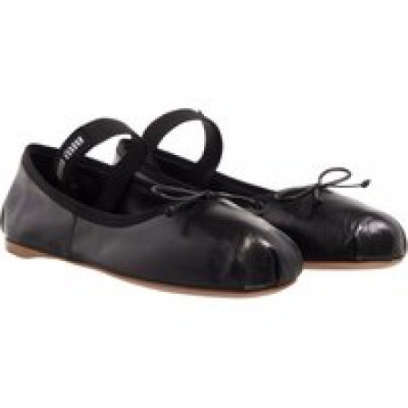 Miu Miu Loafers & ballerina schoenen - Leather Ballerinas in zwart