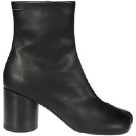 MM6 Maison Margiela Boots - Mid-Height Block Heel Ankle Boots in zwart