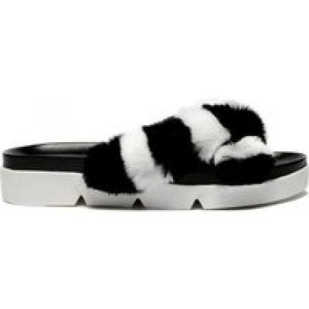 Stuart Weitzman Sandalen - Fur Slippers in zwart