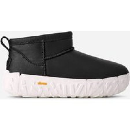 UGG® Classic Ultra Mini Wrap Tech Noir-laars in Black